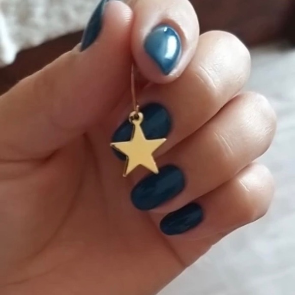 ttowndelights Jewelry - Minimalist Gold Star Dangle Earrings